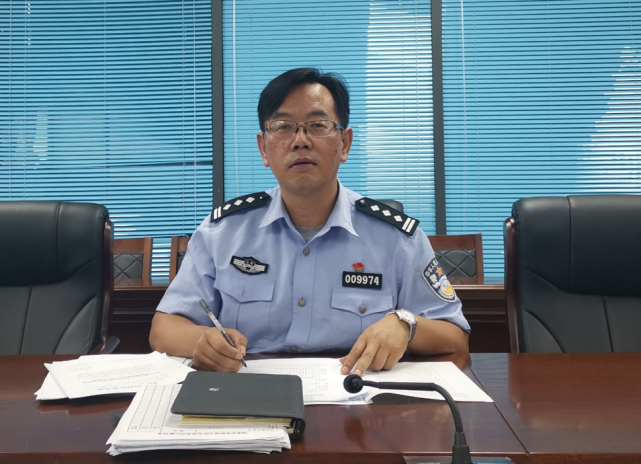 为全力保障人民群众生命财产安全,"昆明市公安局疫情防控指挥部"立马