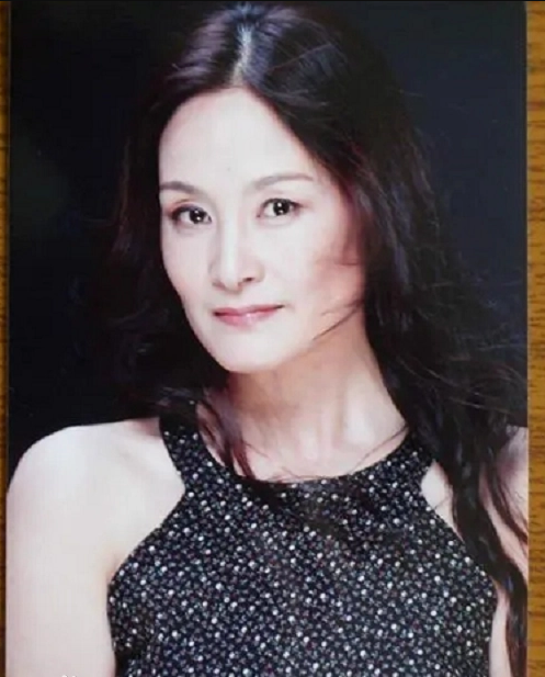 所以其实牛飘还有一个身份是企业家,也就是说"老范"是名副其实的创始