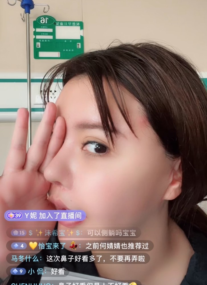 韩安冉为女儿买宠物兔子两只兔子被玩死后又买两只把动物生命当儿戏