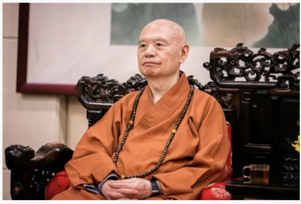 了中长老读佛学院时,1947年与20多位同学一起前往南京古林寺受具足戒