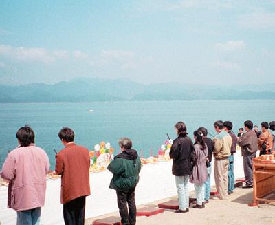 1994年浙江大案32人凭空消失只剩烧焦的游船当地因此事出名