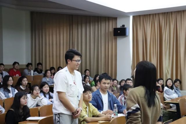 最后,熊娴洁详细解答了同学们提出的疑问,并表示随时欢迎同学们就