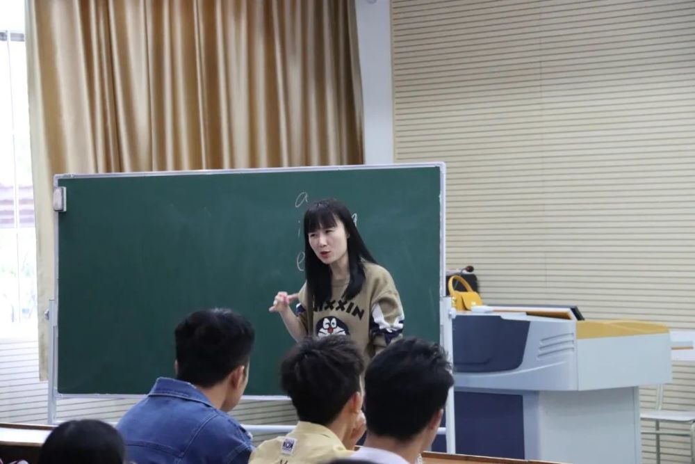 最后,熊娴洁详细解答了同学们提出的疑问,并表示随时欢迎同学们就