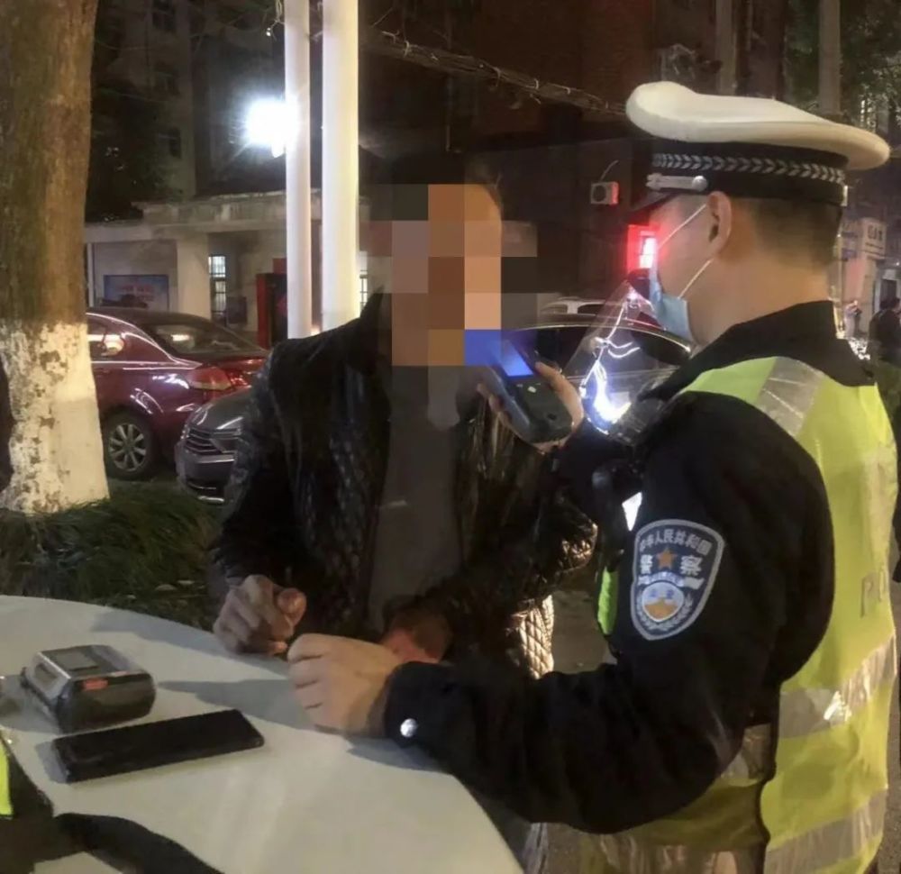 胡某驾驶一辆车牌为赣g0*先锋牌普通二轮摩托车行驶至德安县渊明