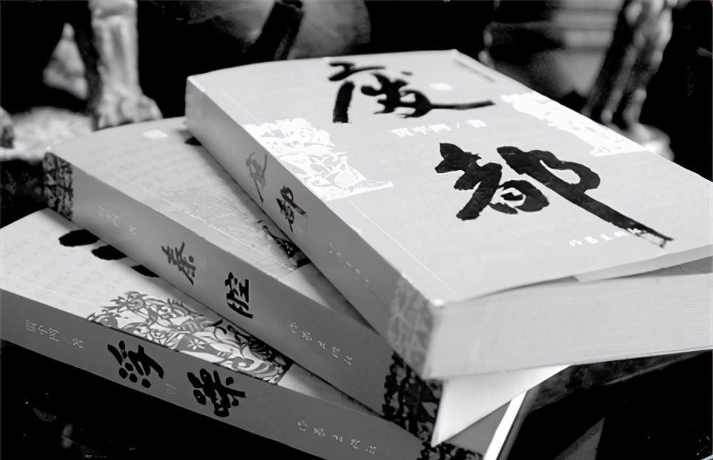 故事的主人公叫庄之蝶,有"庄周梦蝶,蝶梦庄周"之意.