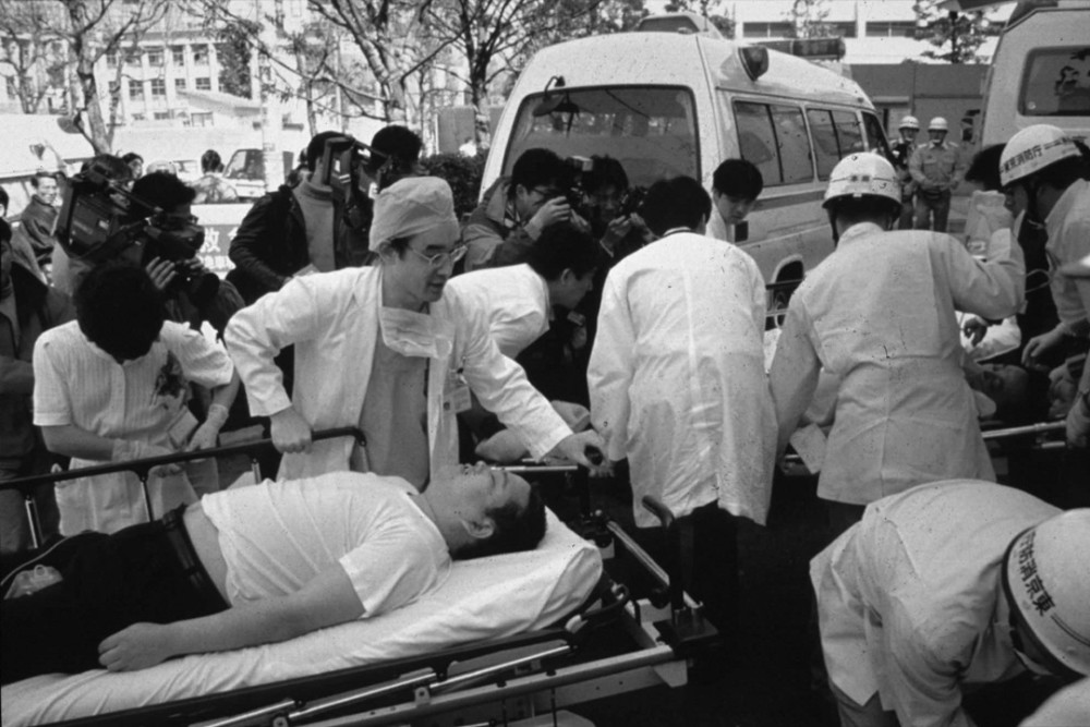 东京地铁沙林毒气事件 5000多人死伤 警视厅长官遭枪击险些丧命 腾讯新闻