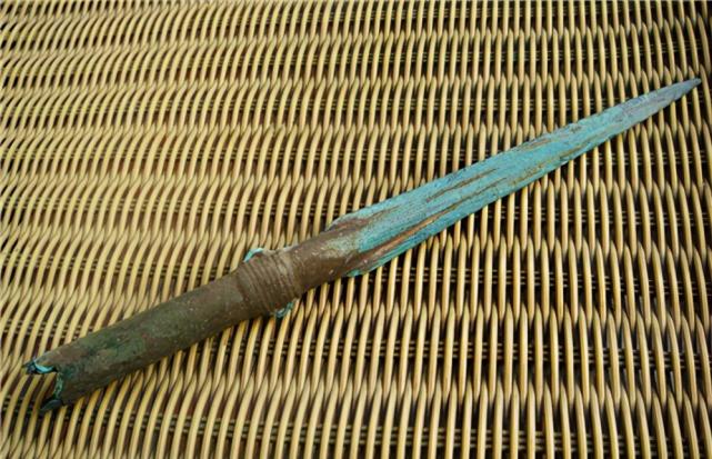 河南出土吕布墓,陪葬的文物让人难以相信,世人才知被骗了1800年