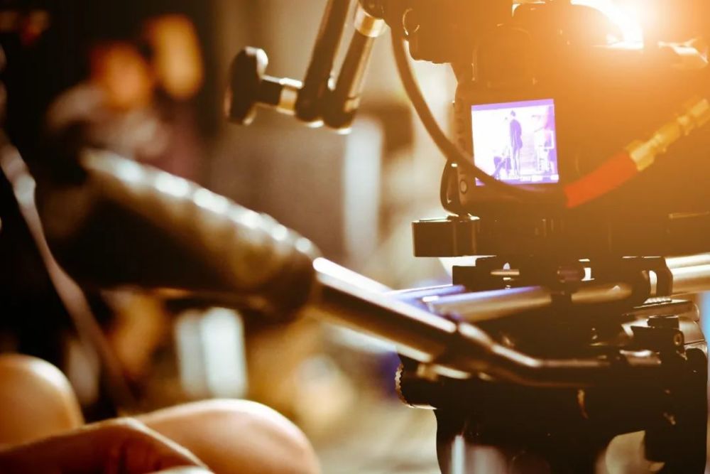 3·15特别策划_上亿元泥牛入海电影投资遍地“杀猪盘”_