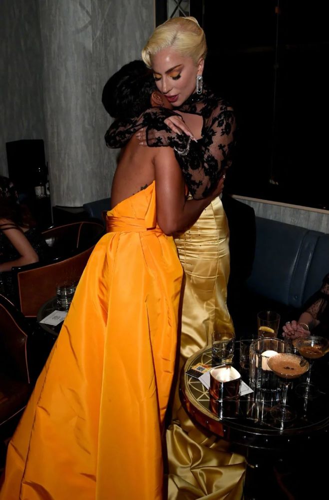 ladygaga近日出席各大颁奖典礼现场组图