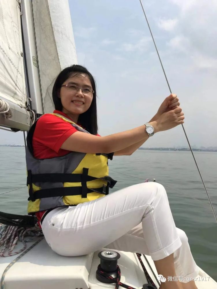 王晓燕她妆点着温柔和神秘