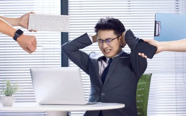 可一旦手头的活多了起来,便立马手忙脚乱,经常忙得晕头转向,还频频