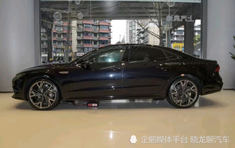 从最低配版本的流晶运动外观,到曜黑运动外观,直至最顶配版本的黑武士