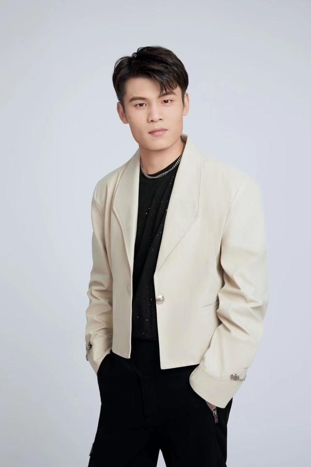 "没谈过恋爱的"何广智:我正埋伏在爱情的路上