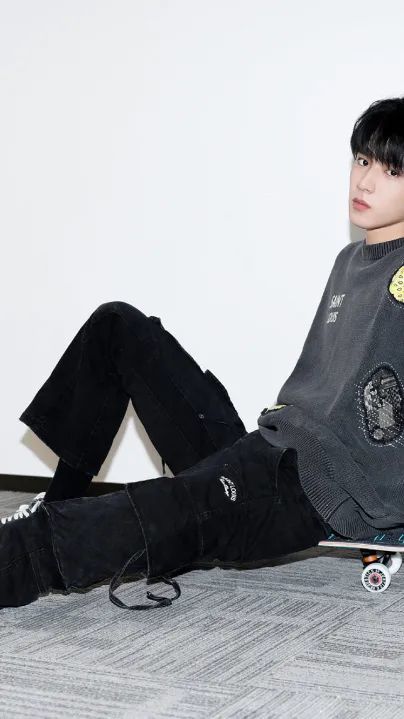 大长腿"看了这么多实例,突然感觉"刘耀文因腿太长进化成刘耀齐"的这种