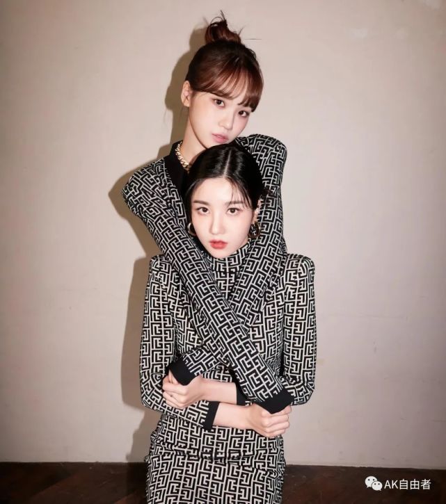 hybe娱乐ceo方时赫宣布宫胁咲良和金采源成为公司旗下歌手