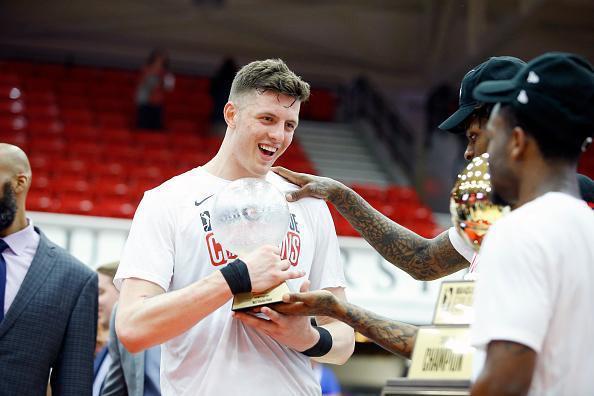 发展联盟首队毒蛇队晋级季后赛杰拉德格林轰215再中5三分