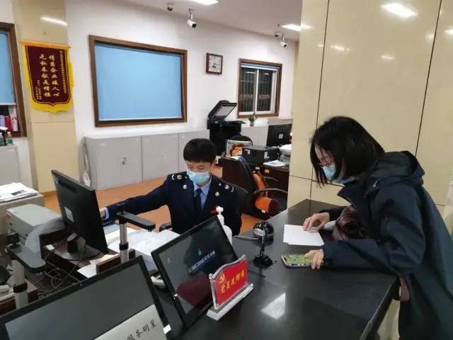 上海税务党旗飘扬战疫一线凝心聚力彰显税务精神