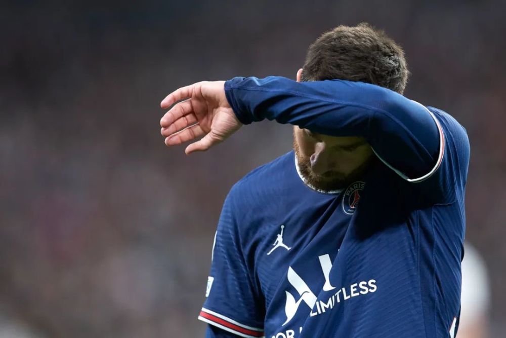 梅西遭大巴黎球迷狂嘘 唯结果论的世界里 哪有什么情有可原 腾讯新闻