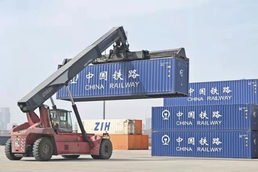 是由郑州市政府,中国铁路郑州局集团有限公司,中铁集装箱公司三方共同