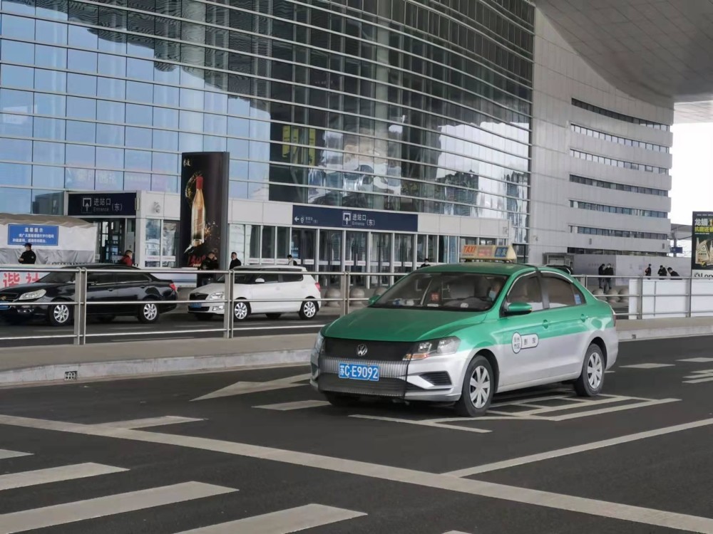 徐州东站区域出租汽车违规经营将被抓拍处罚_腾讯新闻