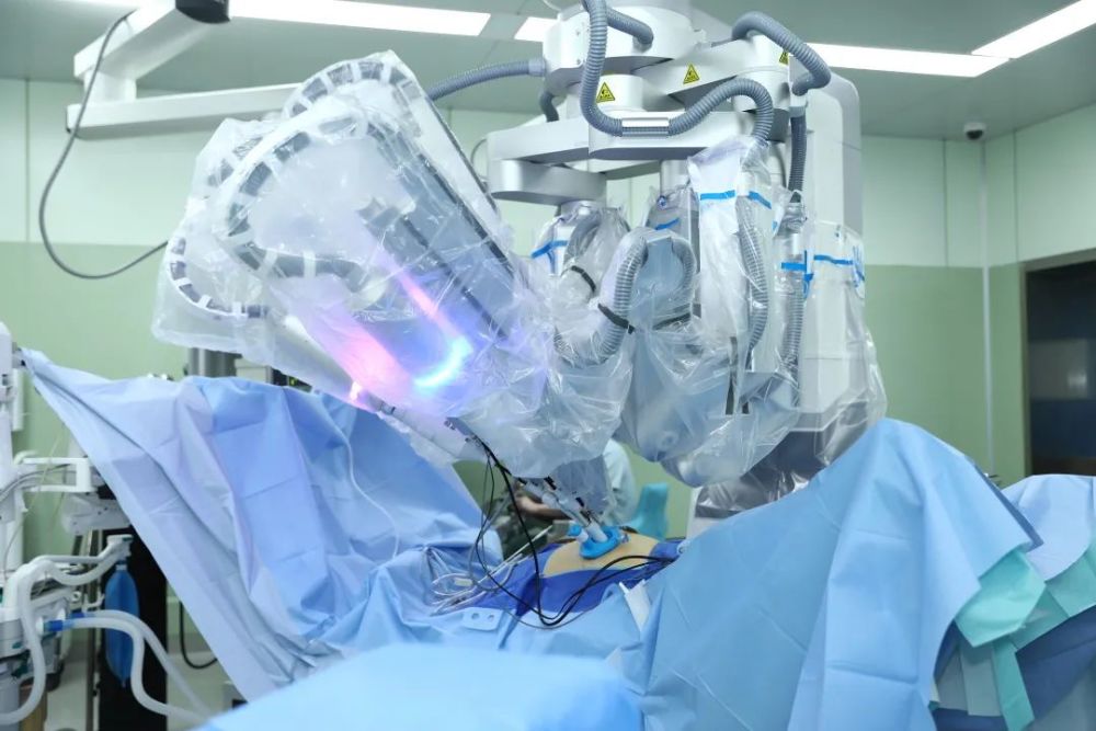 瑞金病例瑞金医院完成国产首台单孔腹腔手术机器人外科手术