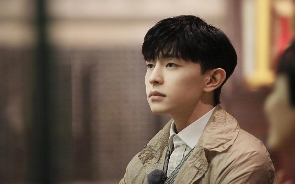 一路顺利,先后出演了《新京华烟云》《爱情上上签》等作品小有名气