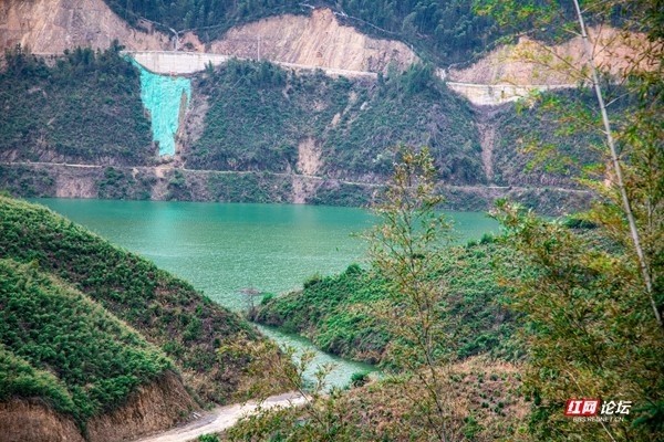 鸟瞰蓝山毛俊水库,绿水青山在画中