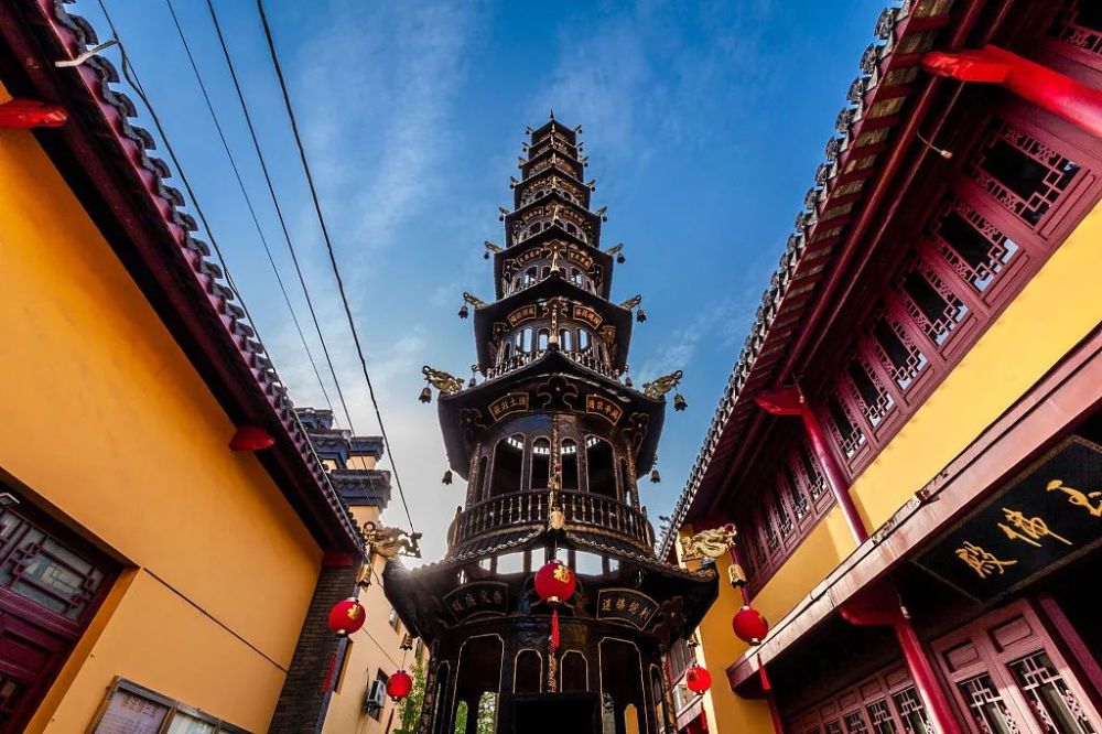 视觉中国东晋时期的瓦官寺有"三绝":一是狮子国(即斯里兰卡)所赠的玉