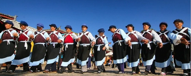 的意思最为流行一种舞蹈——打跳纳西族及一些普米族村寨在云南丽江