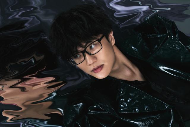 许嵩:《雨幕》水面箫中剑的倒影,是爱中藏恨的诗句