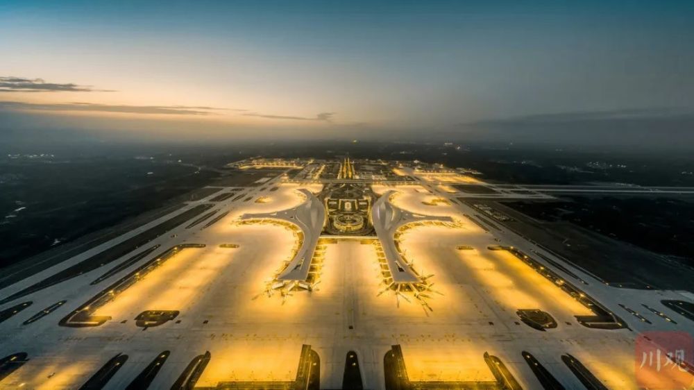 截至去年底,四川在成渝地区双城经济圈区域内,共有运输机场7个(成都