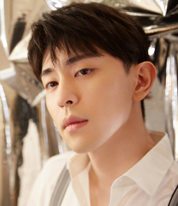 邓伦被经纪人坑惨:补缴不清楚欠1700万,工作室怠慢导致无力回天