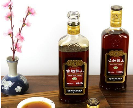 名酒"之冠的一款酒,这款酒在出世到现在基本上是浙江本地的"明星酒"了