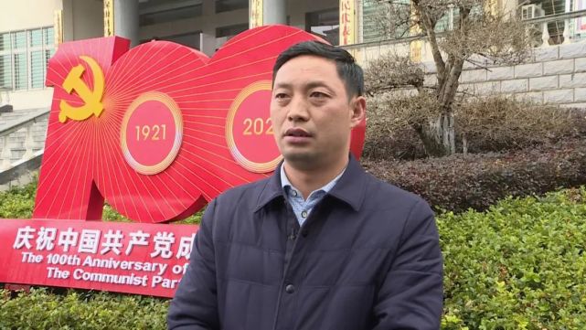 马桥镇党委书记 韩宗显一是全力营造"办事更高效"的政务环境.