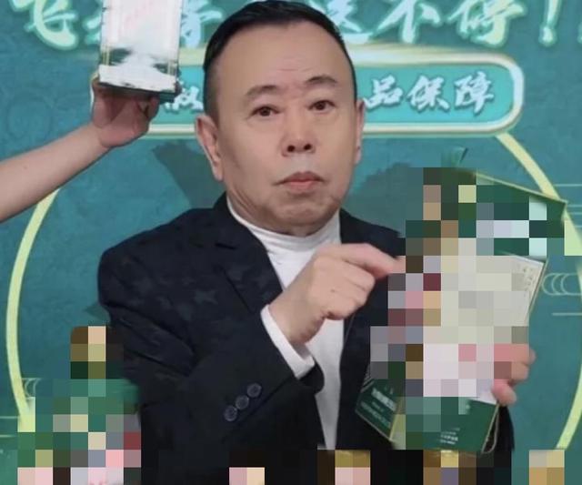 老艺术家潘长江因带货晚节不保,本人亲自现身回应争议,穿着朴素略显