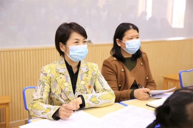 本次教学比武有幸邀请到教科院小学道法教研员方彩云