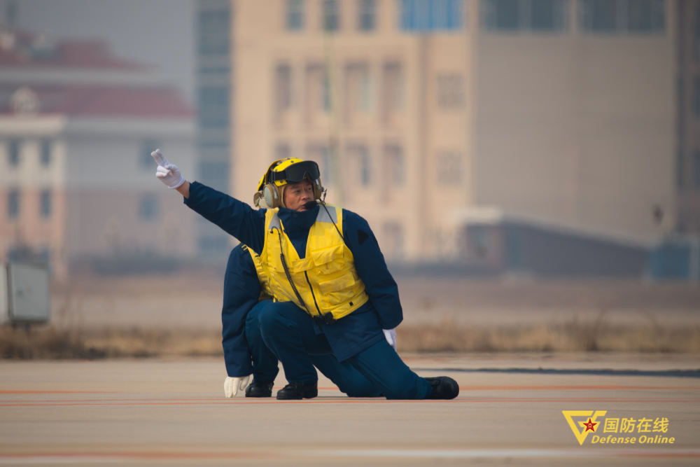 十几个引导动作一气呵成看多彩马甲如何放飞战机