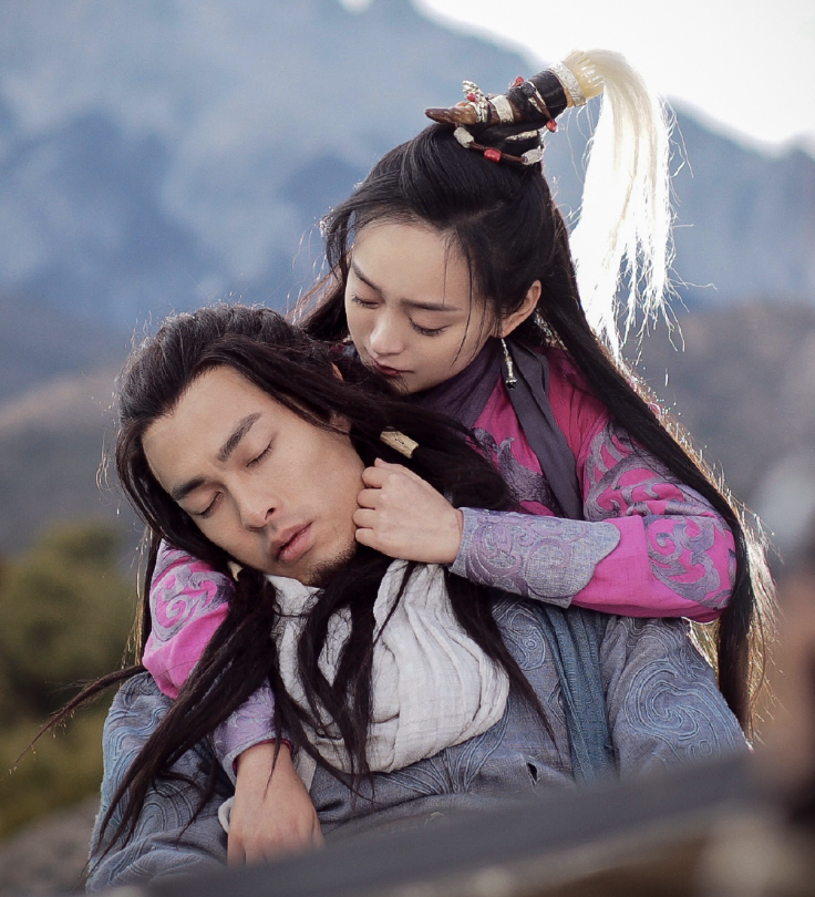 何泓姗吴希泽姐弟恋曝光牵手旅行共住酒店相差9岁疑因戏生情