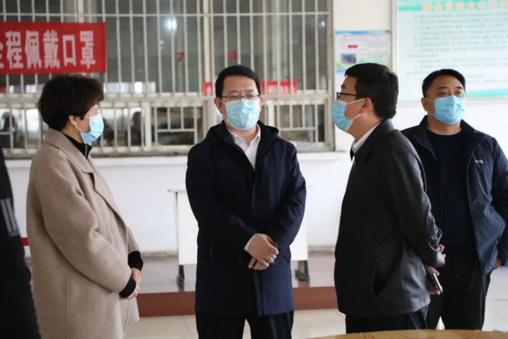 路军强一行先后深入到同济超市,唐山市第三医院,震兴道市场,宏文中学