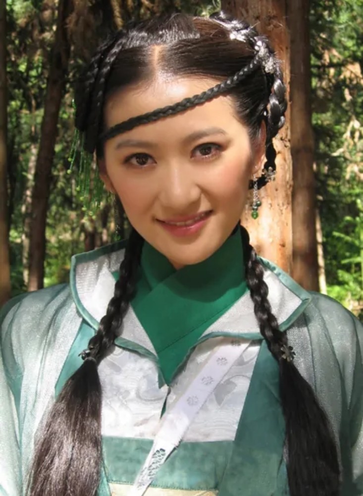 杨净如:来自云南的85后女孩,拥有高挑的身材和青春靓丽的形象!