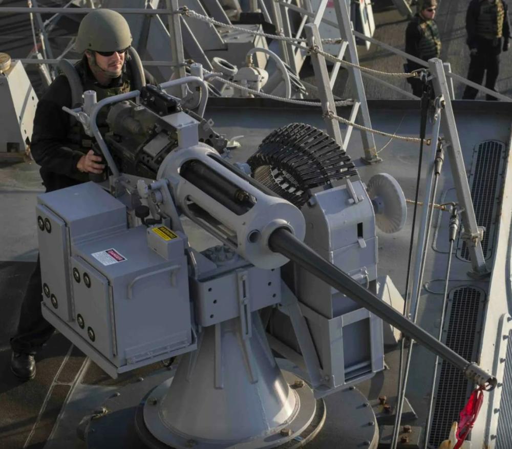 美军mk38型舰炮衍生于m242链炮是反海盗作战的利器