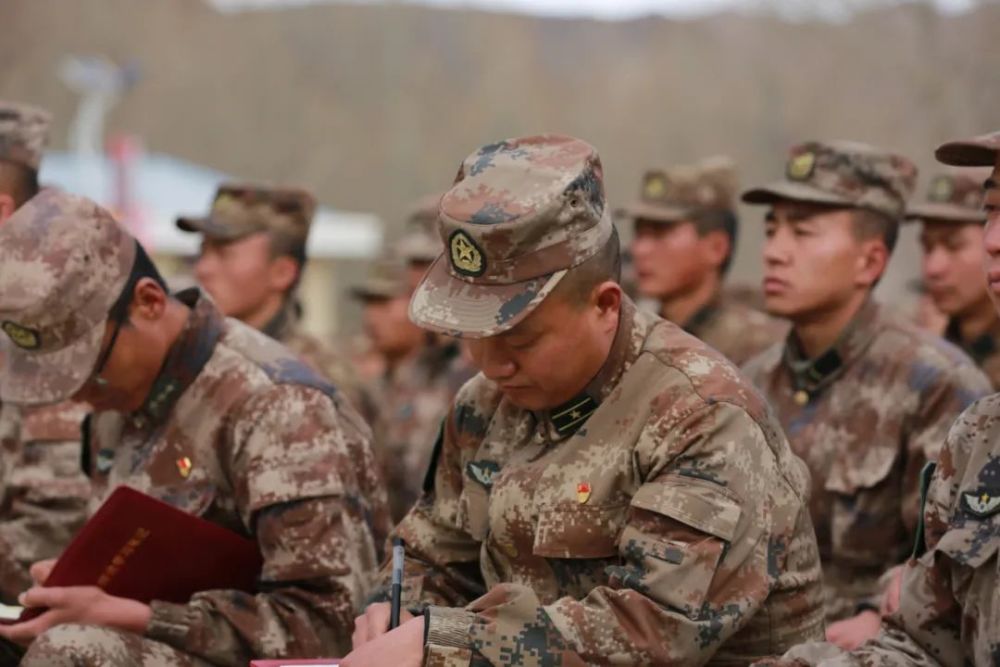 西藏军区某旅：让深化主题教育“准星”始终瞄准打仗“靶心”产品标题英文