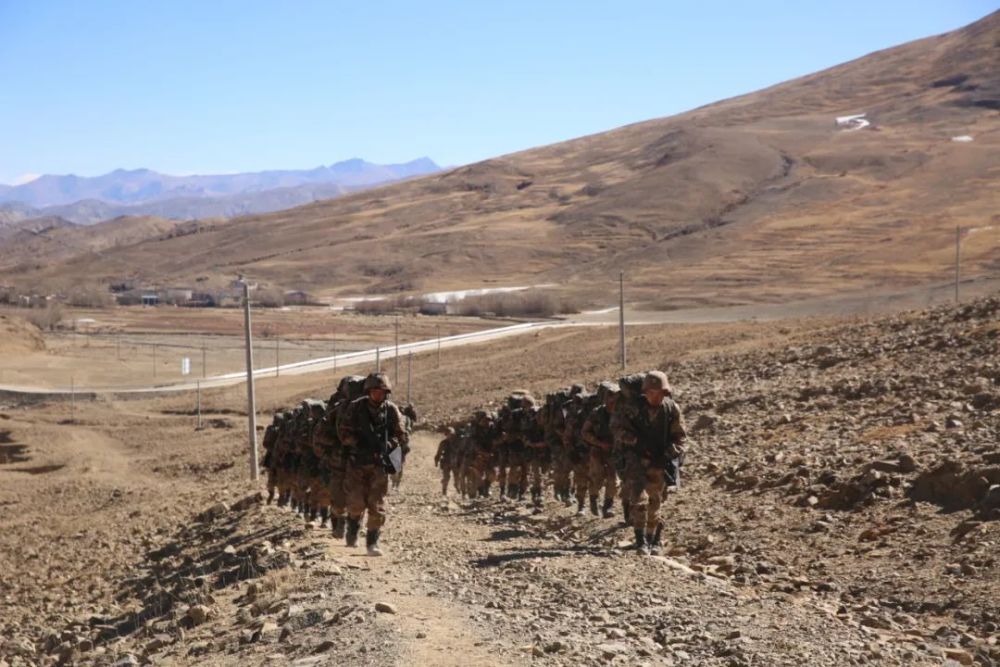 西藏军区某旅：让深化主题教育“准星”始终瞄准打仗“靶心”产品标题英文