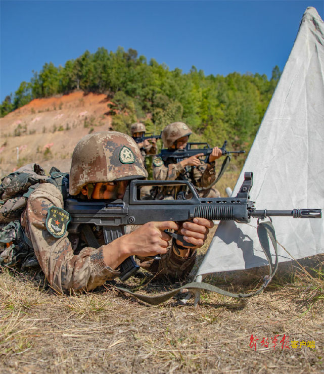 多图高燃直击第75集团军某旅多兵种联合训练