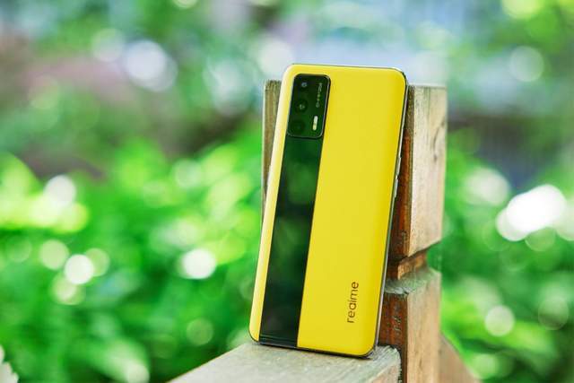 性价比不输骁龙870:65w快充,真我天玑1200手机顶配版1599元