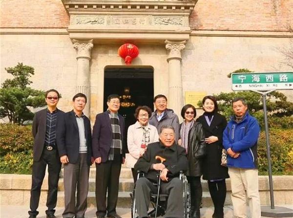 当起了老板娘,光阴荏苒,时间来到了2017年,87岁高龄的杜美如夫妇来到