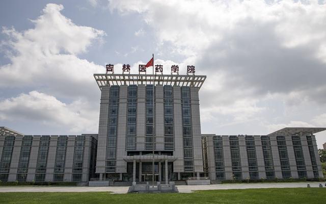 并没有什么不妥之处,但是如果吉林医药学院能够在发生类似事件之前