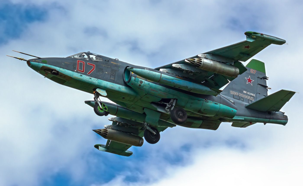 俄军强击机太霸气!