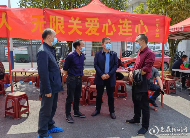 (涟源市卫健局到献血现场调度指导)三甲乡党委副书记,乡长吴波涛现场