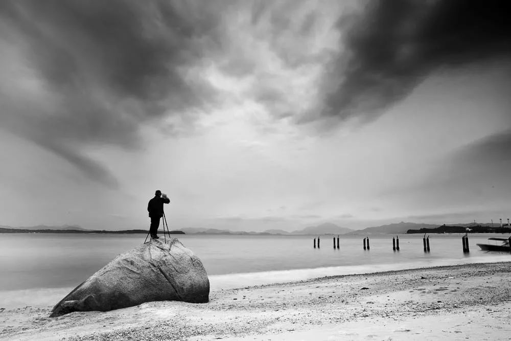 我们要学面具但不要戴面具后头空着才好许地山